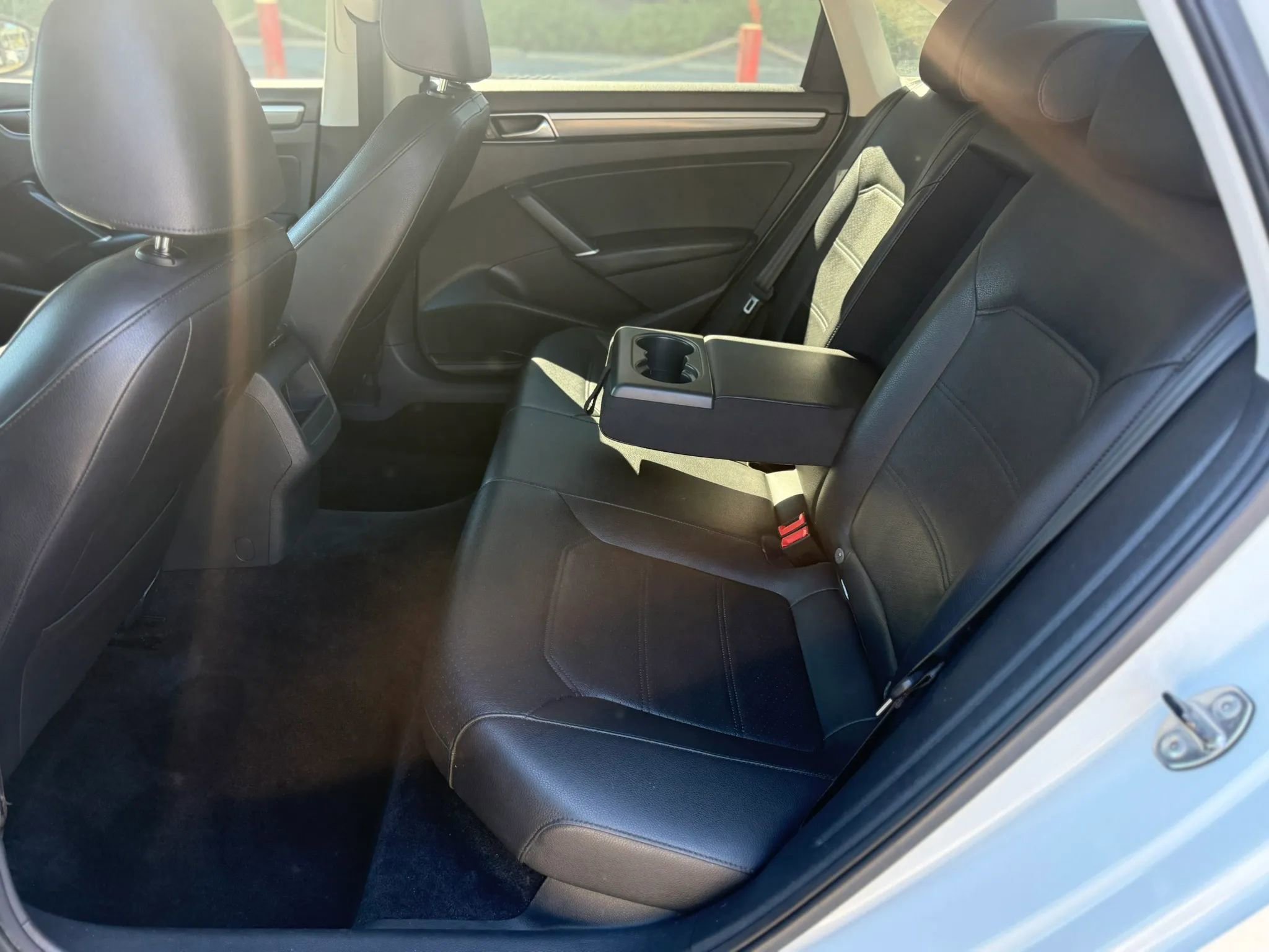 Used 2017 Volkswagen Passat 1.8T R-Line image 11