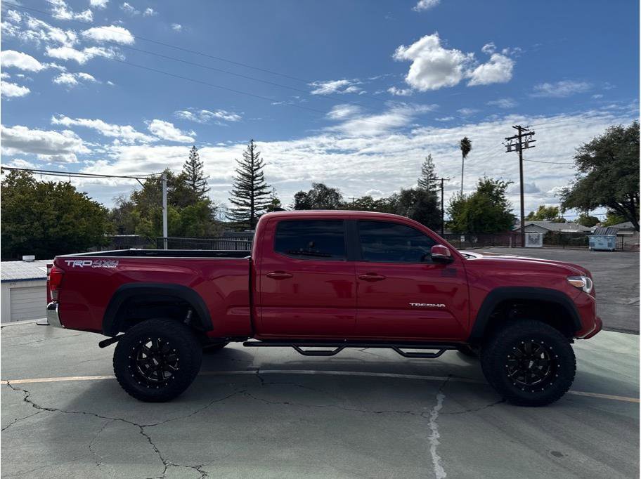 Used 2017 Toyota Tacoma TRD Off-Road image 5