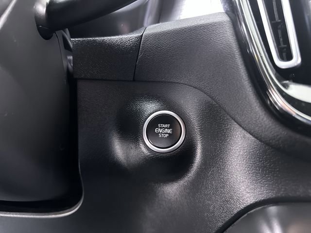 Used 2023 Volvo XC40 B5 Core image 47