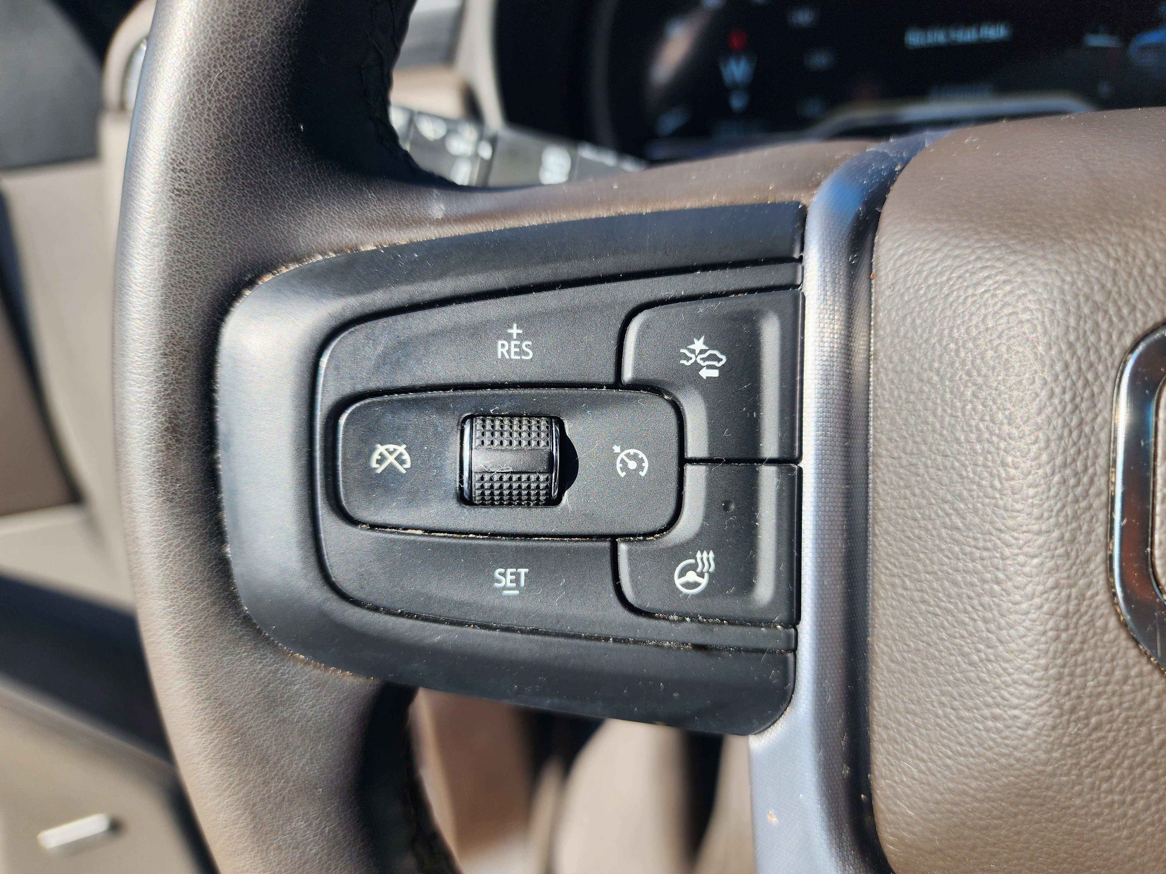 Used 2023 GMC Yukon XL SLT w/ SLT Premium Package image 33