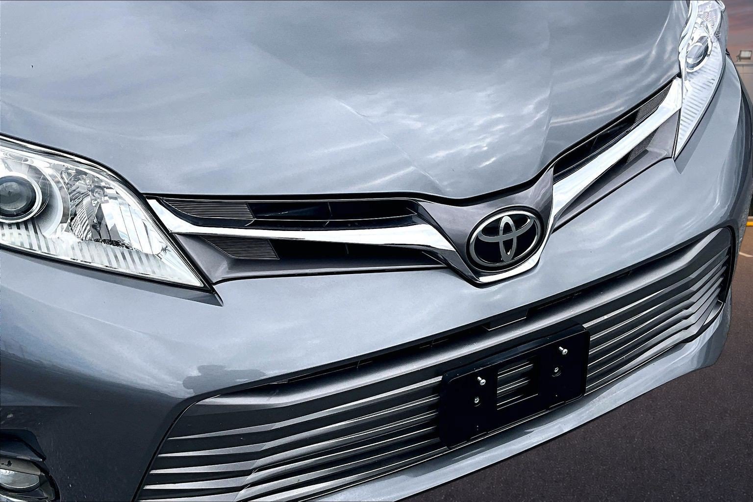 Used 2018 Toyota Sienna XLE w/ XLE Navigation Package FWD image 27