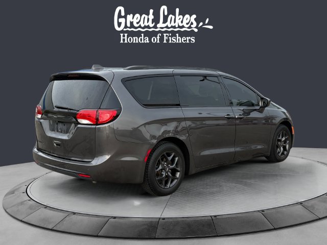 Used 2018 Chrysler Pacifica Touring-L Plus FWD image 5
