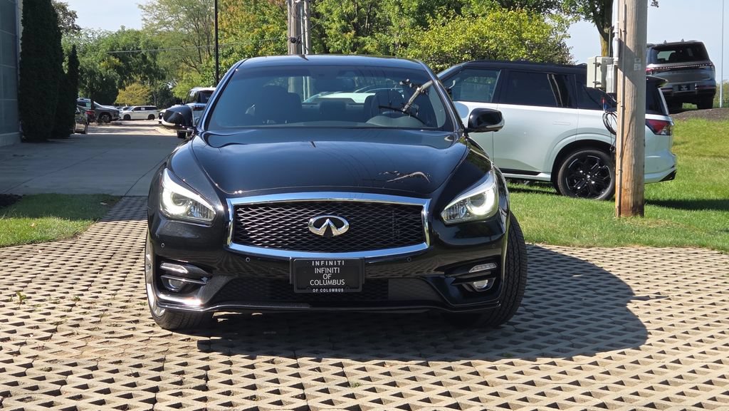Used 2019 INFINITI Q70 Luxe w/ Sport Package AWD/4WD image 5