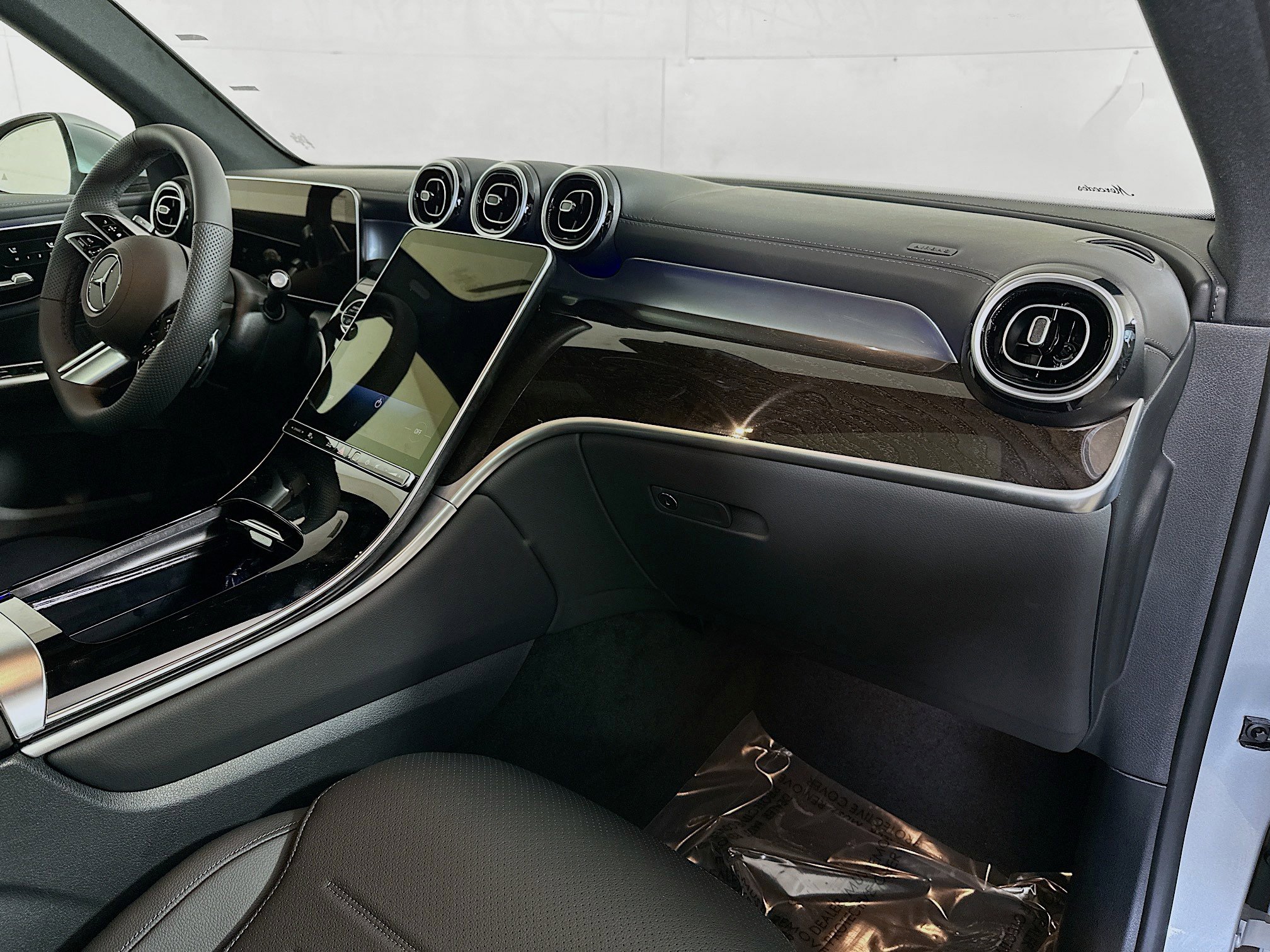 New 2025 Mercedes-Benz GLC 300 4MATIC image 28