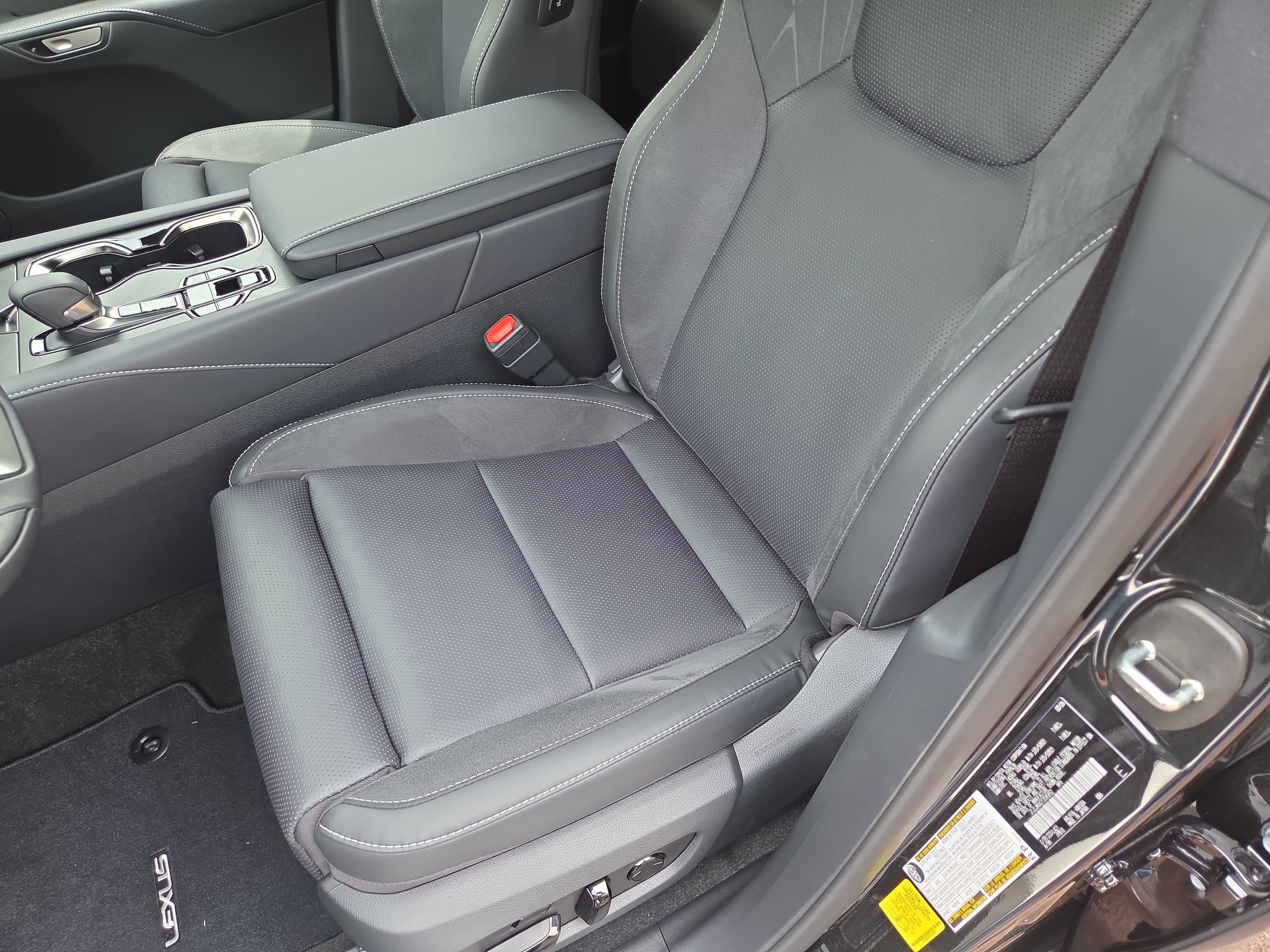 New 2026 Lexus RX 450h AWD image 6