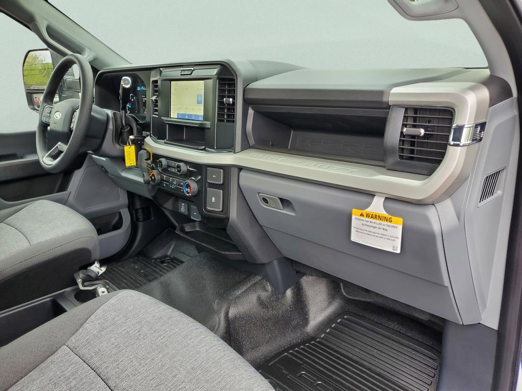 New 2025 Ford F550 4x4 Regular Cab Super Duty image 19