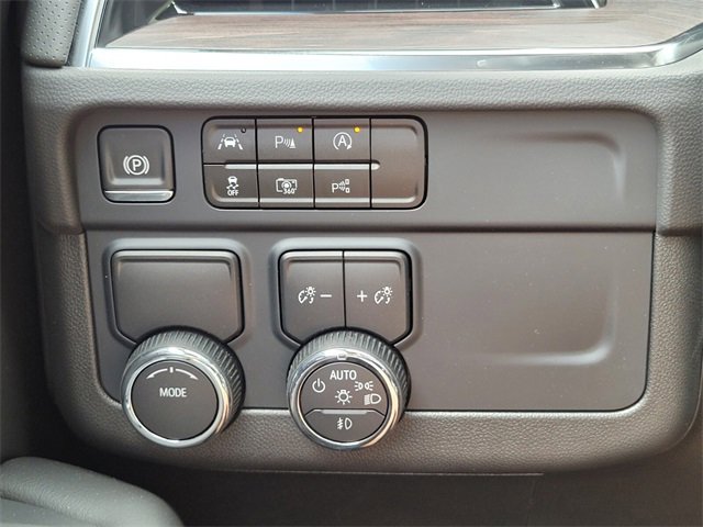 New 2025 Chevrolet Suburban Premier image 25