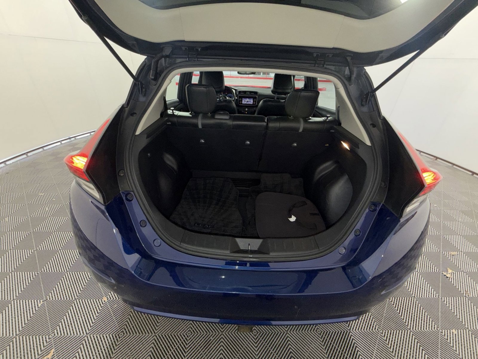 Used 2018 Nissan Leaf SL w/ SL Technology Package image 25