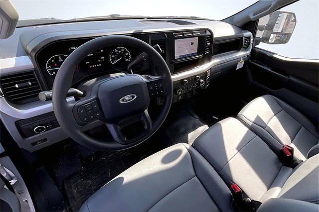 Used 2024 Ford F450 XL w/ XL Chrome Package image 5
