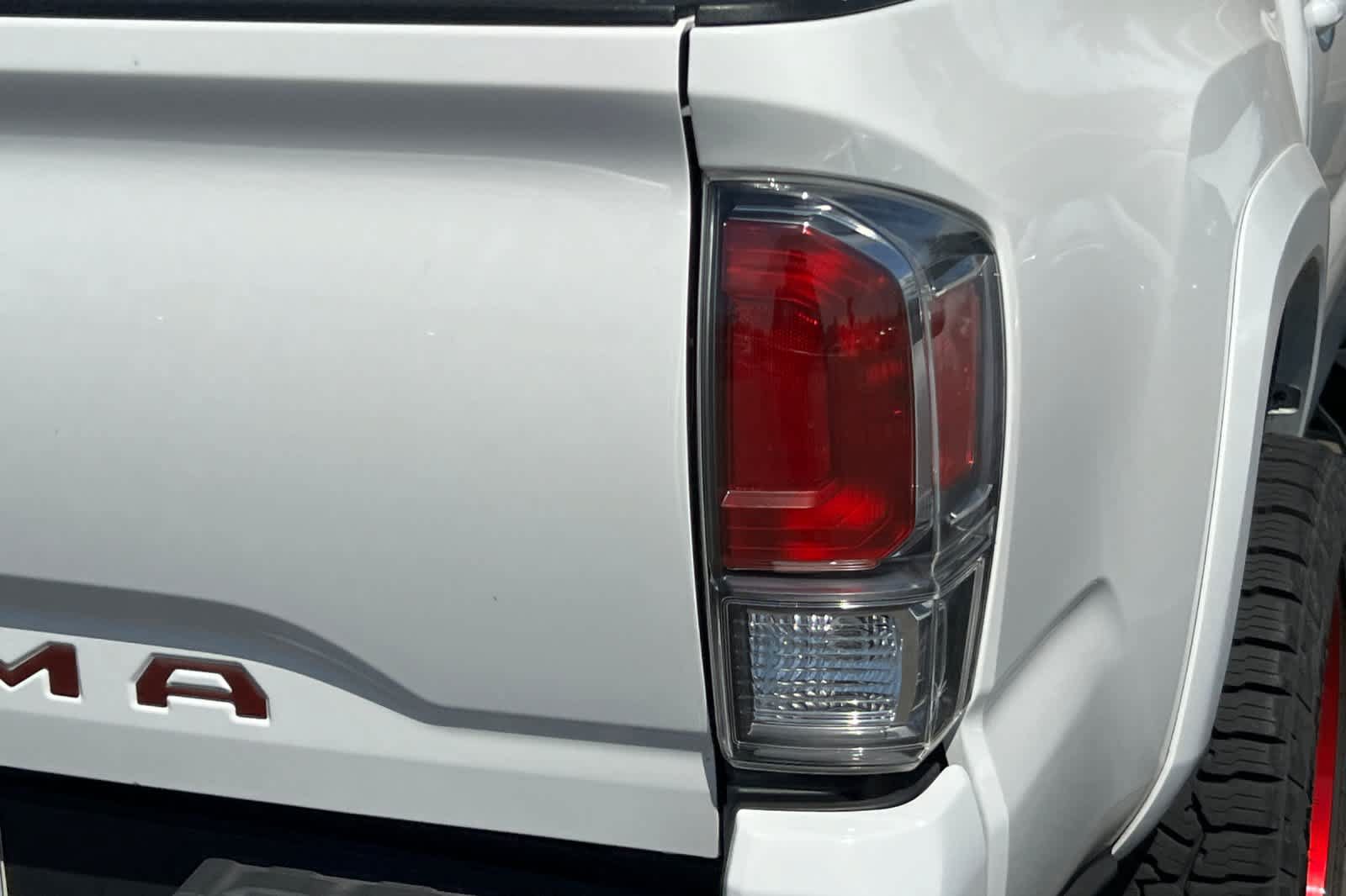 Used 2021 Toyota Tacoma TRD Sport w/ Technology Package AWD/4WD image 18
