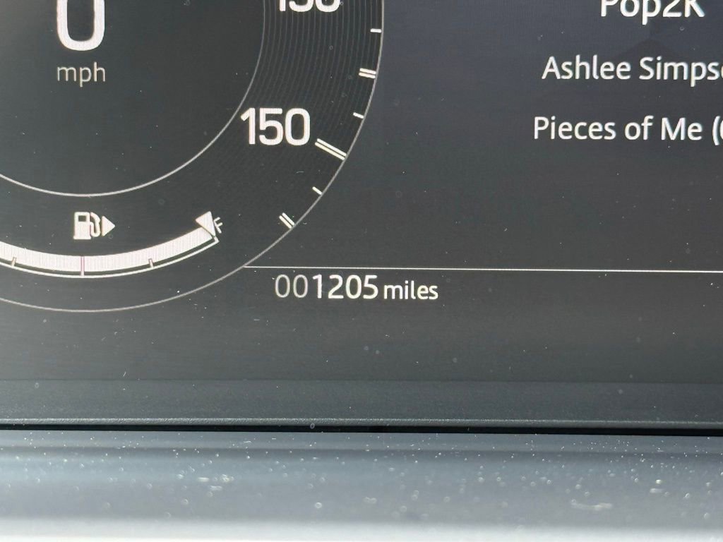 Certified 2025 Land Rover Discovery S image 33