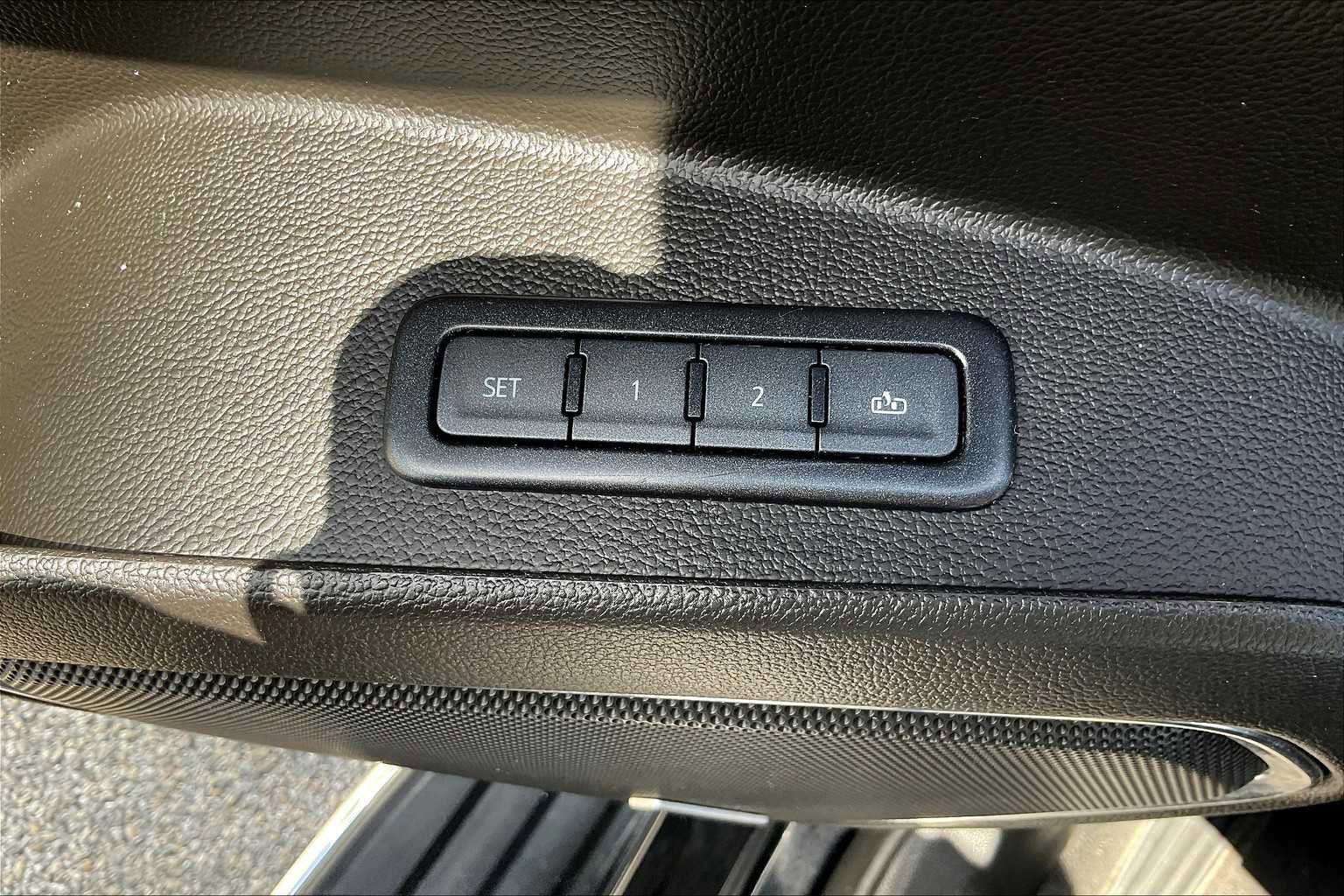 Used 2019 Chevrolet Suburban Premier image 13