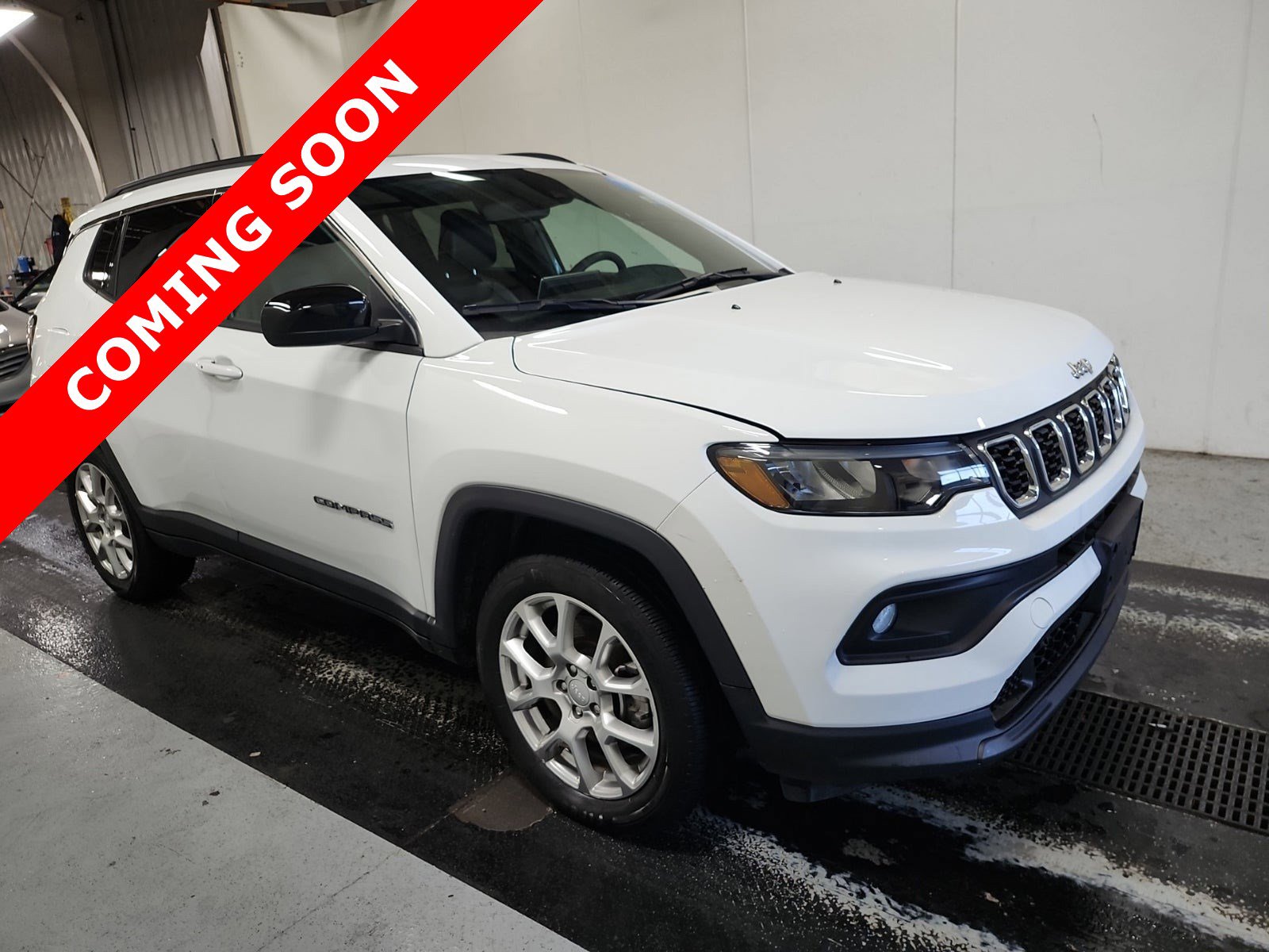 Used 2024 Jeep Compass Latitude w/ Sun and Sound Group image 3