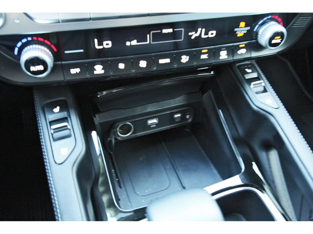 Used 2025 Kia Telluride EX w/ EX Captain's Chair Package FWD image 20