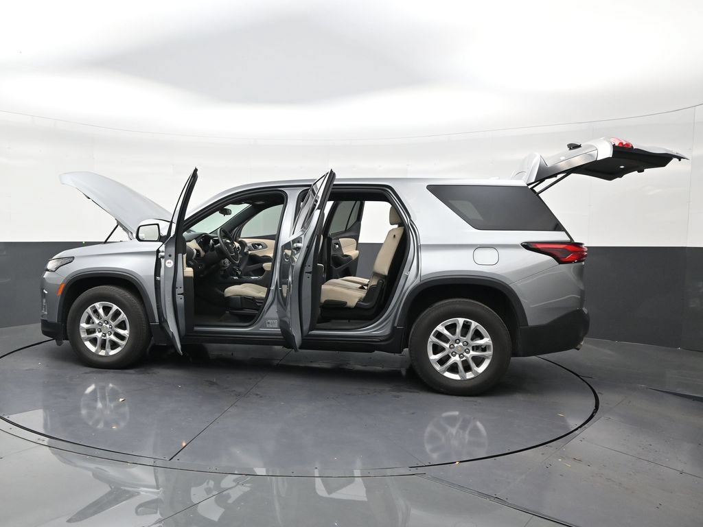 Used 2023 Chevrolet Traverse LS FWD image 30