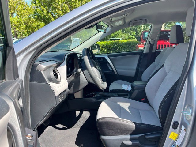 Used 2018 Toyota RAV4 LE AWD/4WD image 7