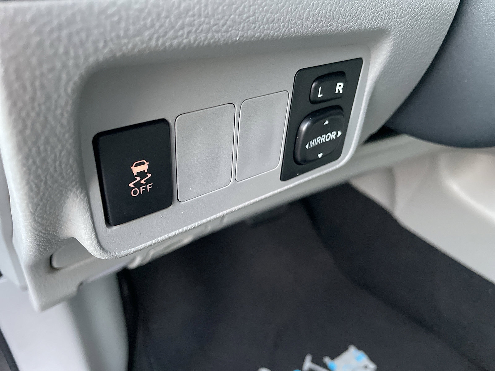 Used 2013 Toyota Corolla LE image 28