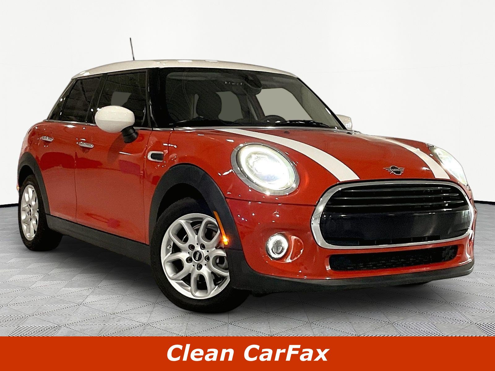 Used 2021 MINI Cooper 4-Door Hardtop FWD image 3