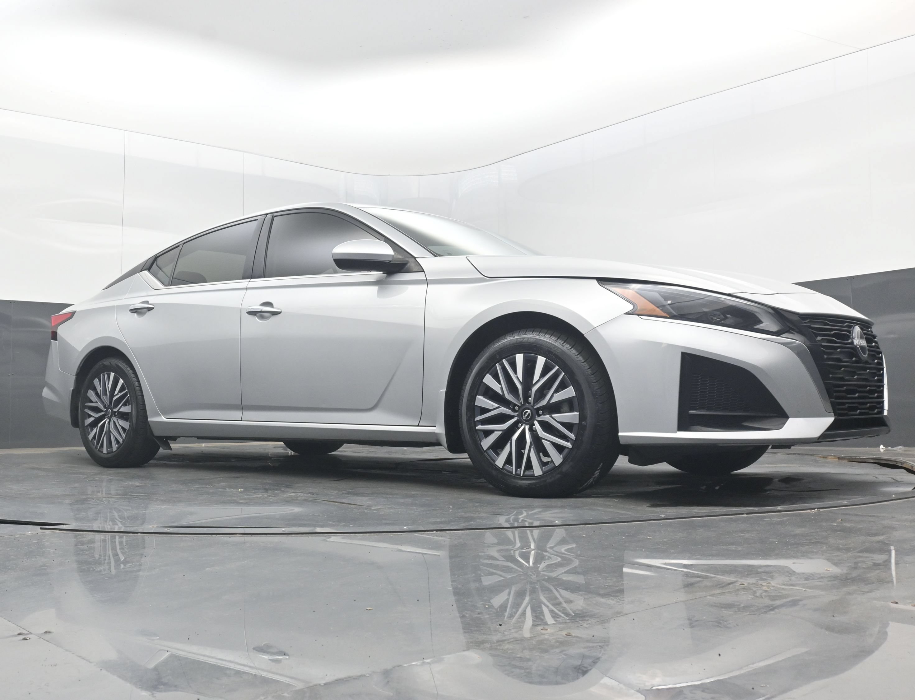 Used 2023 Nissan Altima 2.5 SV FWD image 23