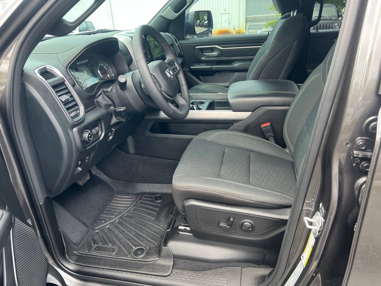 Used 2025 RAM 1500 Big Horn AWD/4WD image 9