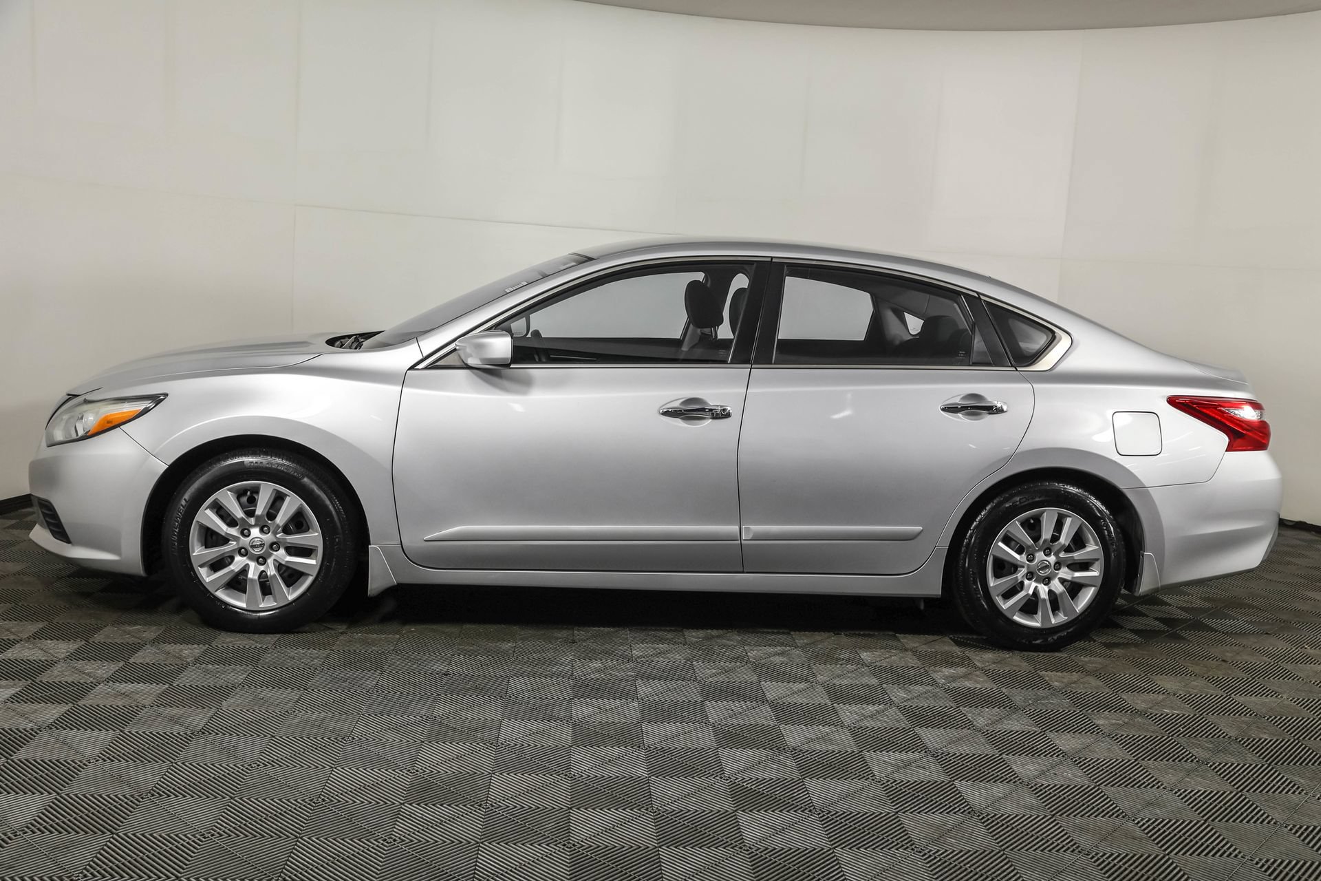 Used 2017 Nissan Altima 2.5 S w/ Power Driver Seat Package FWD image 19