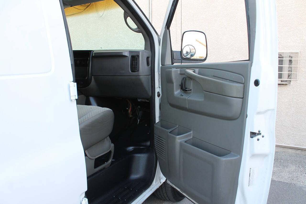 Used 2004 Chevrolet Express 1500 RWD image 26