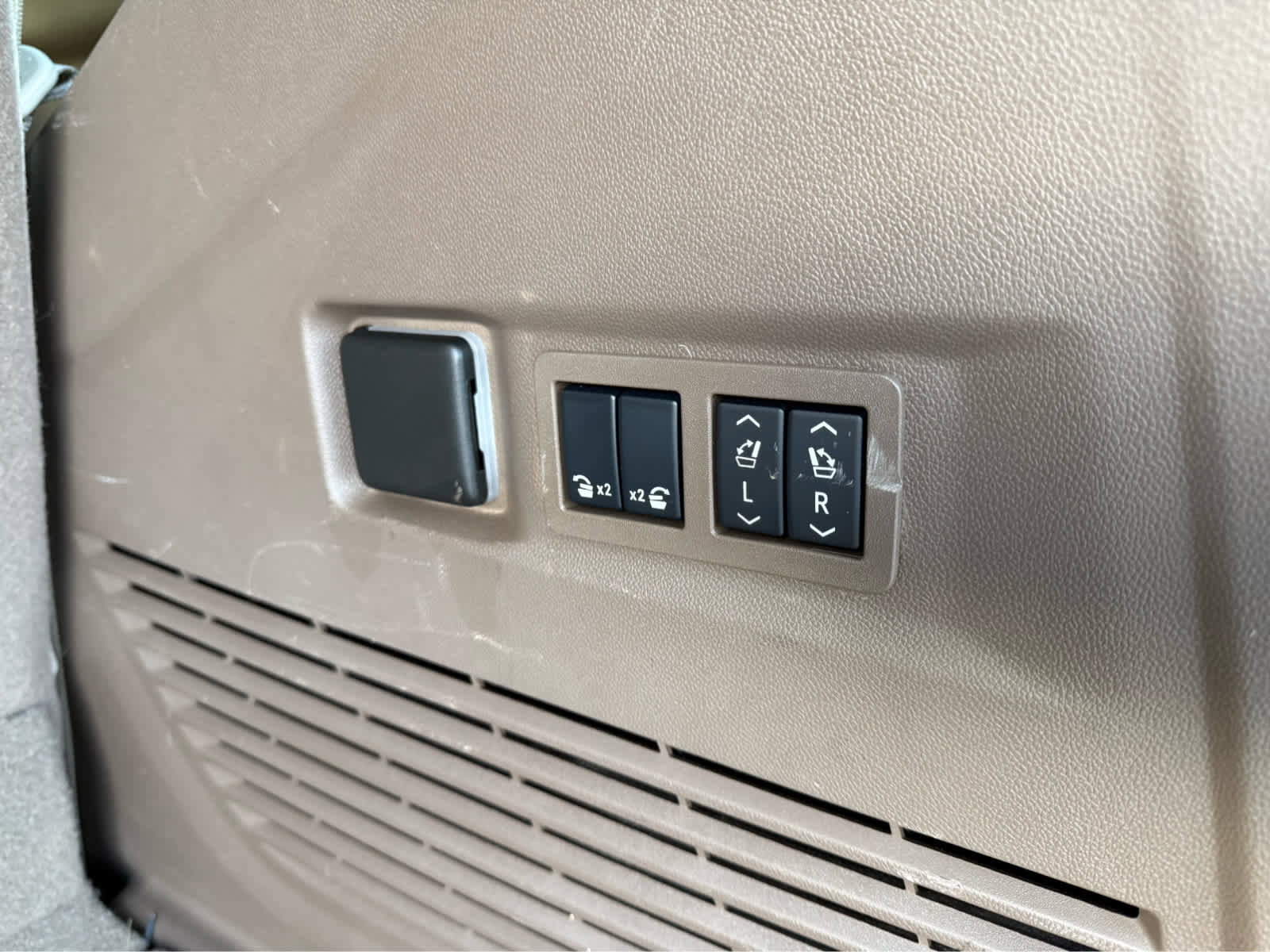 Used 2024 GMC Yukon Denali image 21