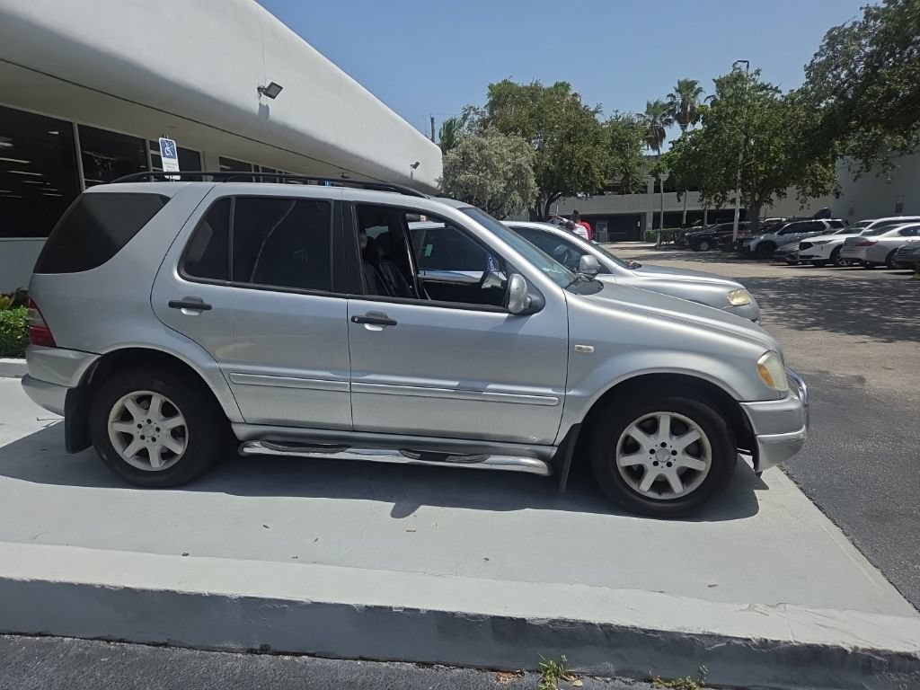 Used 2000 Mercedes-Benz ML 430 4MATIC image 3