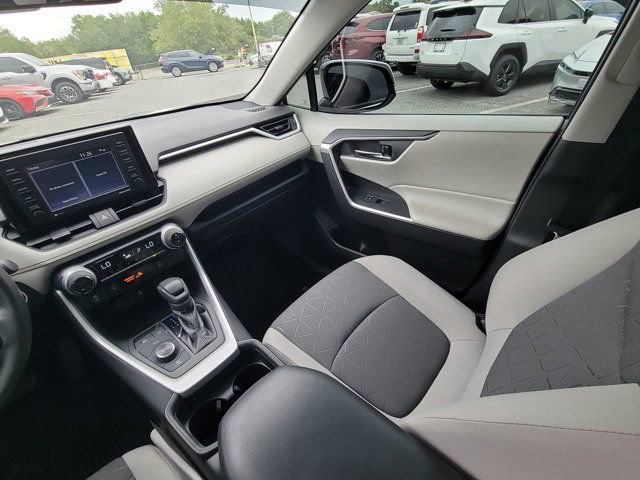 Used 2020 Toyota RAV4 XLE w/ Convenience Package AWD/4WD image 3