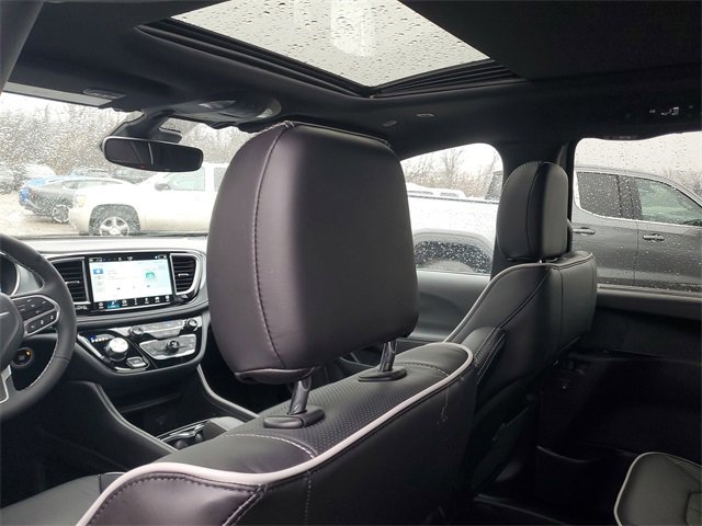 New 2026 Chrysler Pacifica Limited w/ Trailer Tow Group image 12