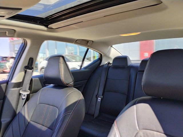 Used 2023 Nissan Altima 2.5 SR w/ SR Premium Package image 13