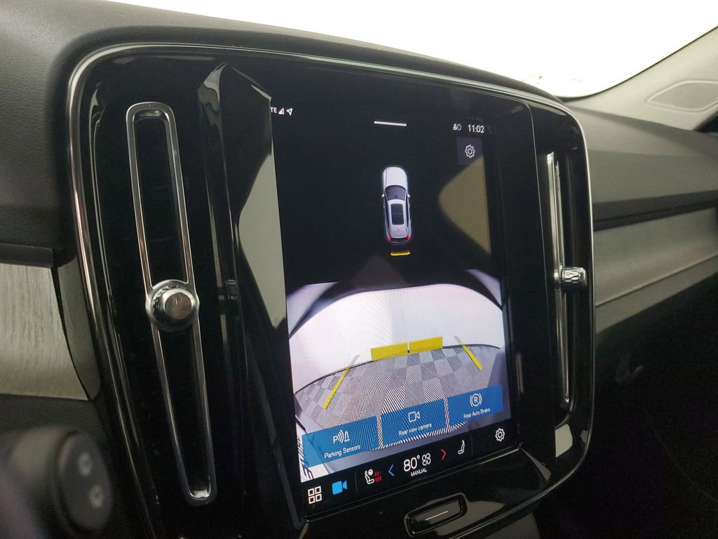 Certified 2025 Volvo XC40 B5 Core image 30