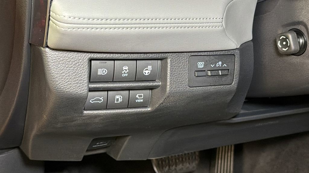 Used 2019 Toyota Avalon Limited w/ Advanced Safety Package image 23