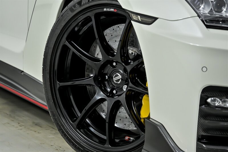 Used 2020 Nissan GT-R NISMO AWD/4WD image 4