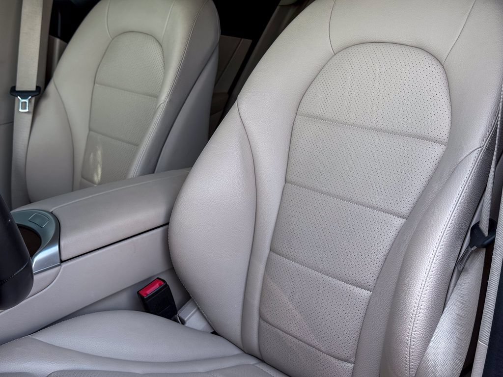 Used 2022 Mercedes-Benz GLC 300 4MATIC image 34
