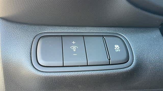 Used 2025 Hyundai Venue Limited FWD image 20