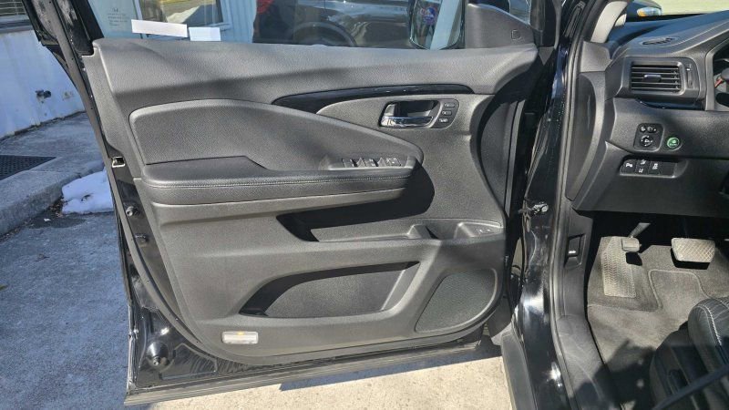 Used 2020 Honda Pilot Elite image 15