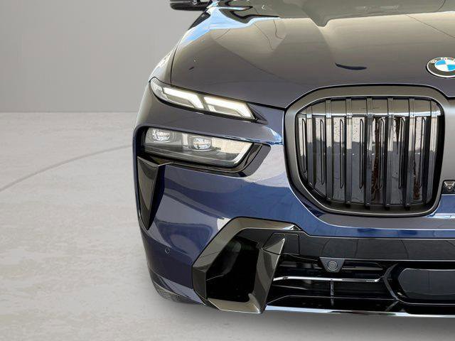 Used 2026 BMW X7 xDrive40i w/ M Sport Package AWD/4WD image 3