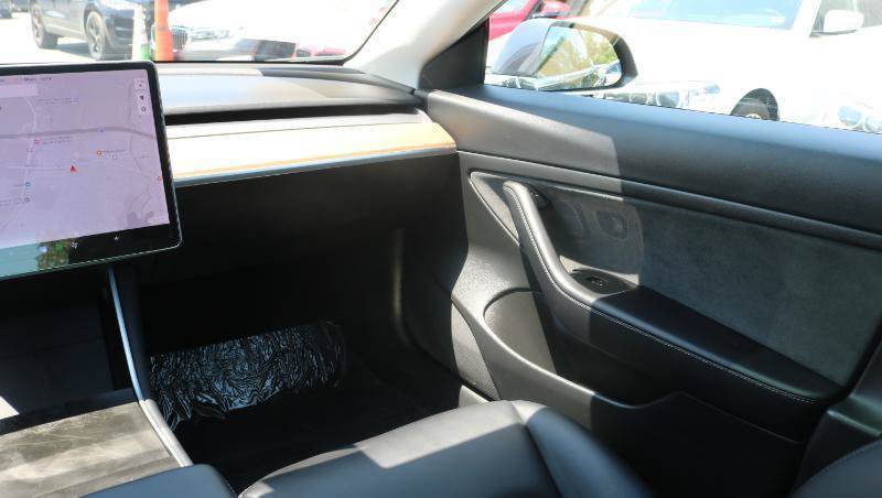 Used 2020 Tesla Model 3 Standard Range RWD image 19