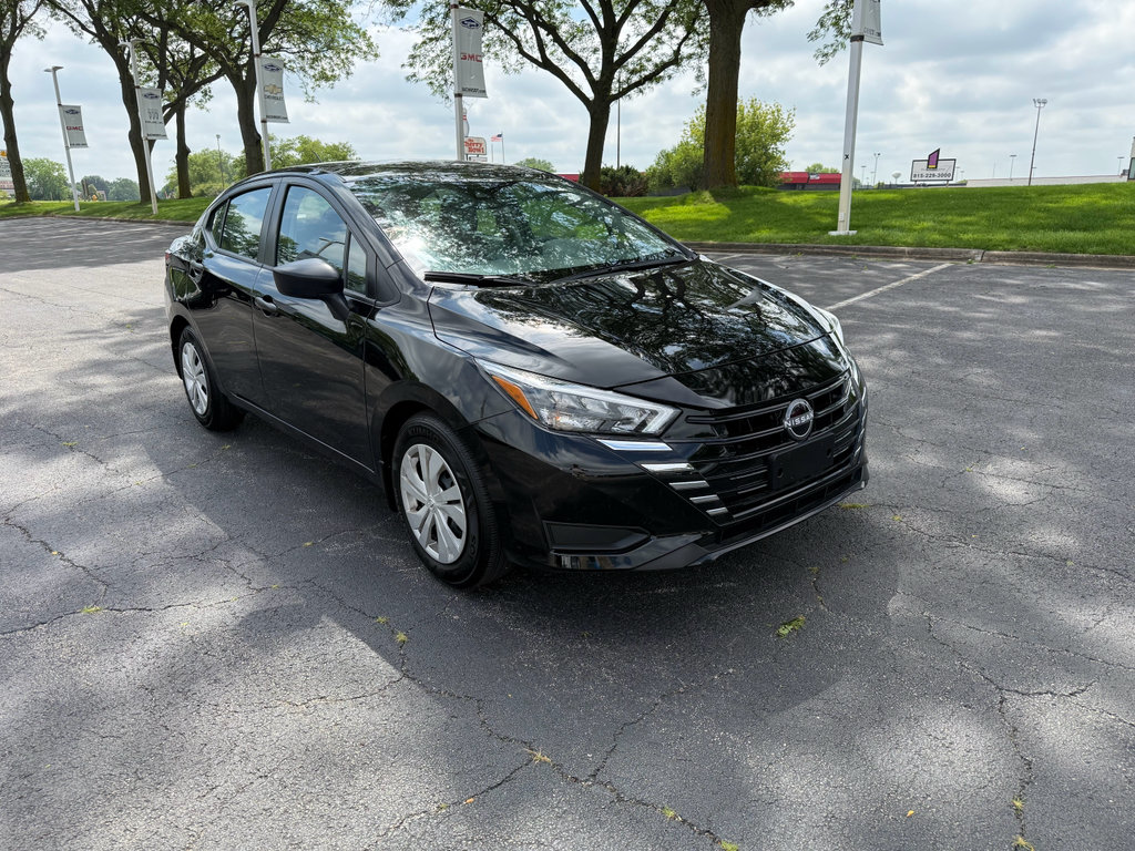 Used 2025 Nissan Versa S FWD image 3