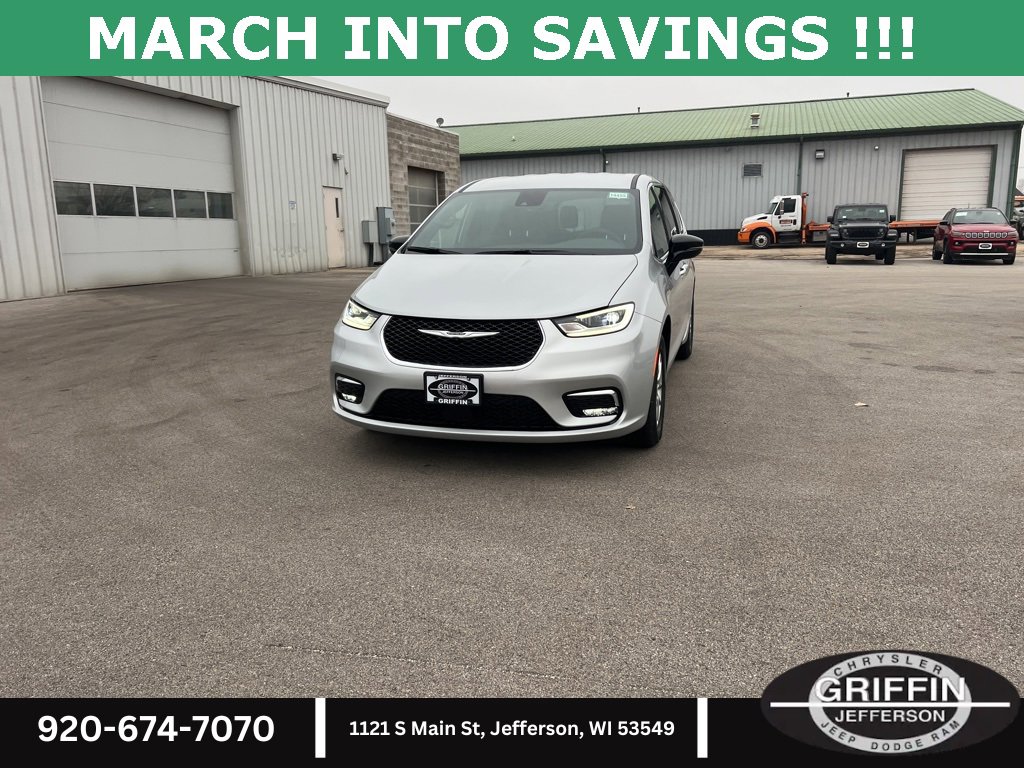 New 2026 Chrysler Pacifica Select image 3