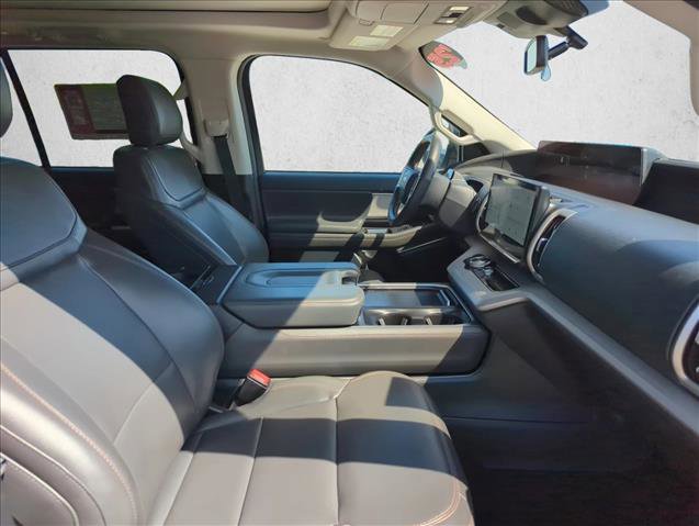 Used 2025 Ford Expedition Active image 25
