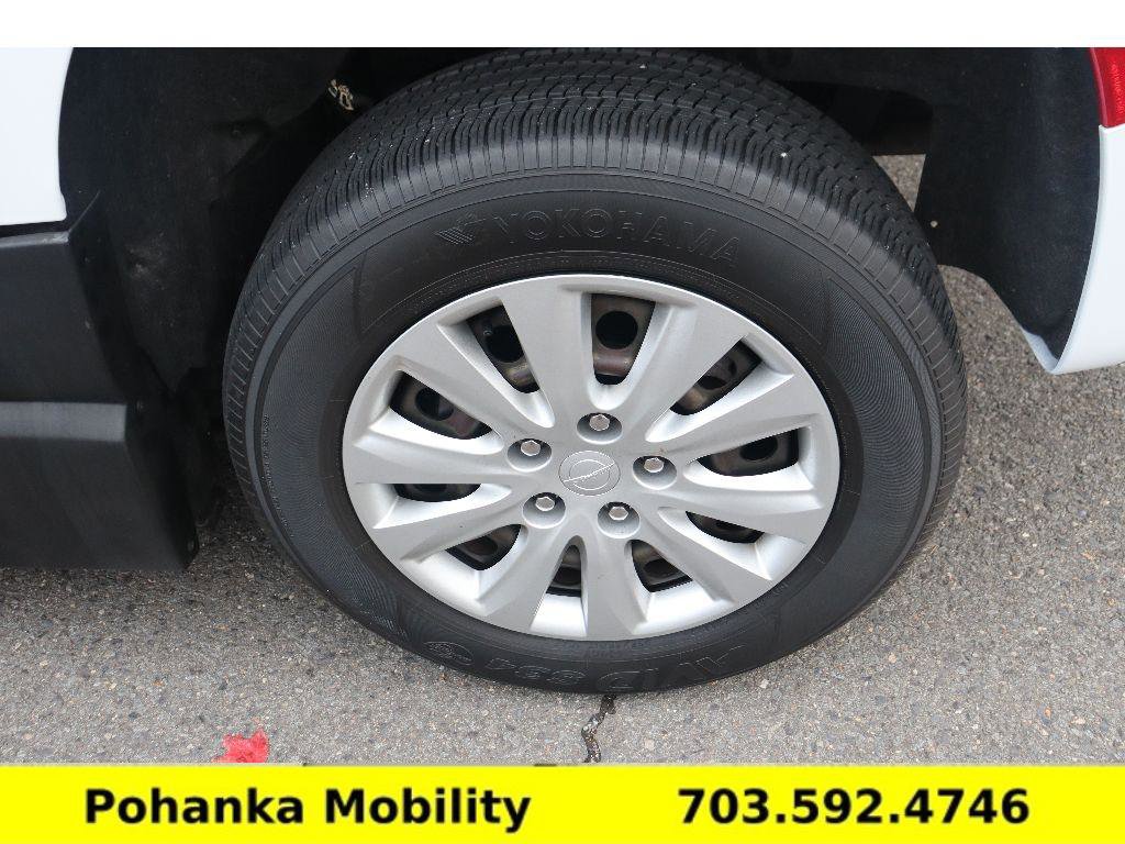 Used 2020 Chrysler Voyager L image 34