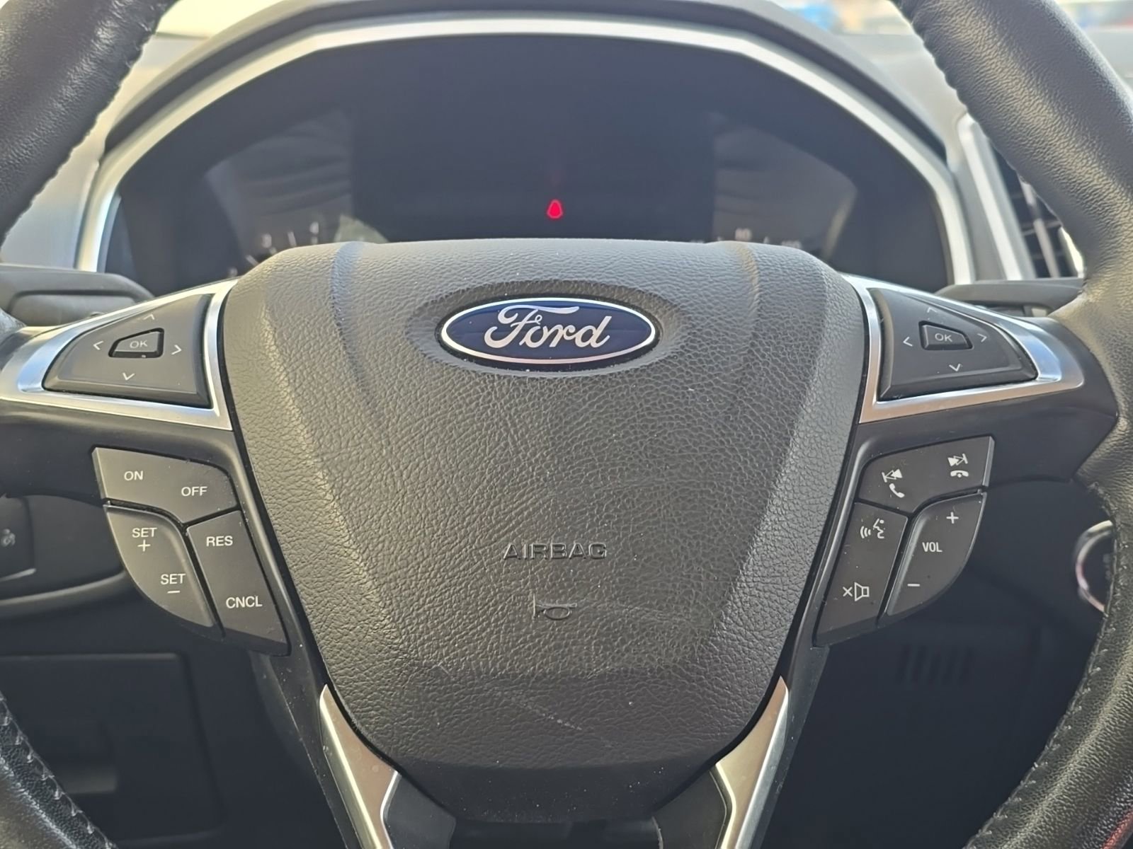 Used 2017 Ford Edge SEL AWD/4WD image 16