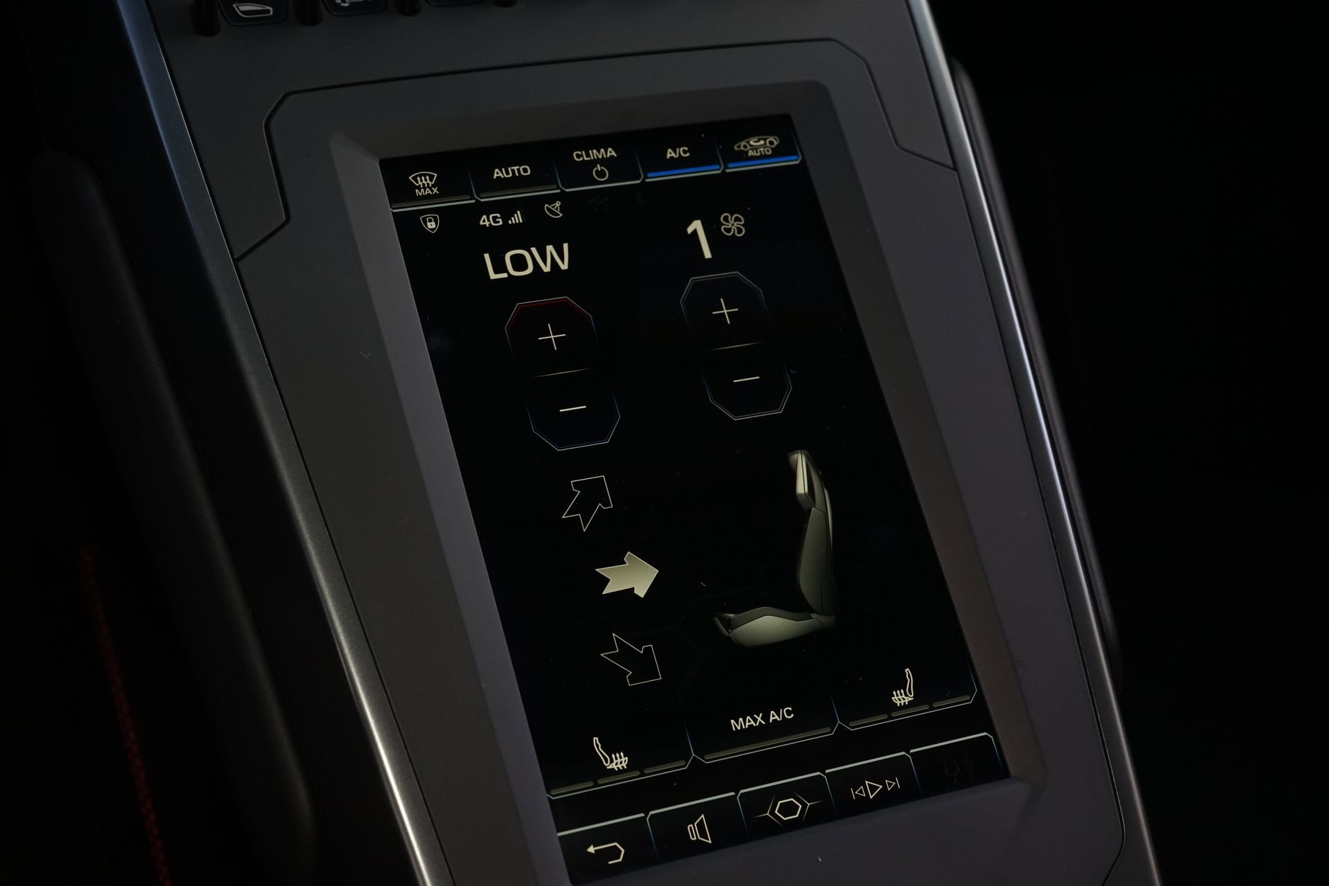 Used 2021 Lamborghini Huracan EVO image 18