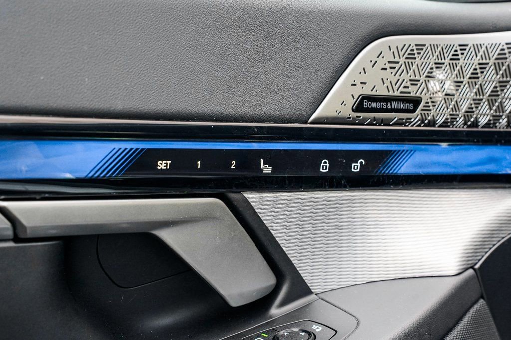 Used 2025 BMW i5 xDrive40 w/ M Sport Package image 10