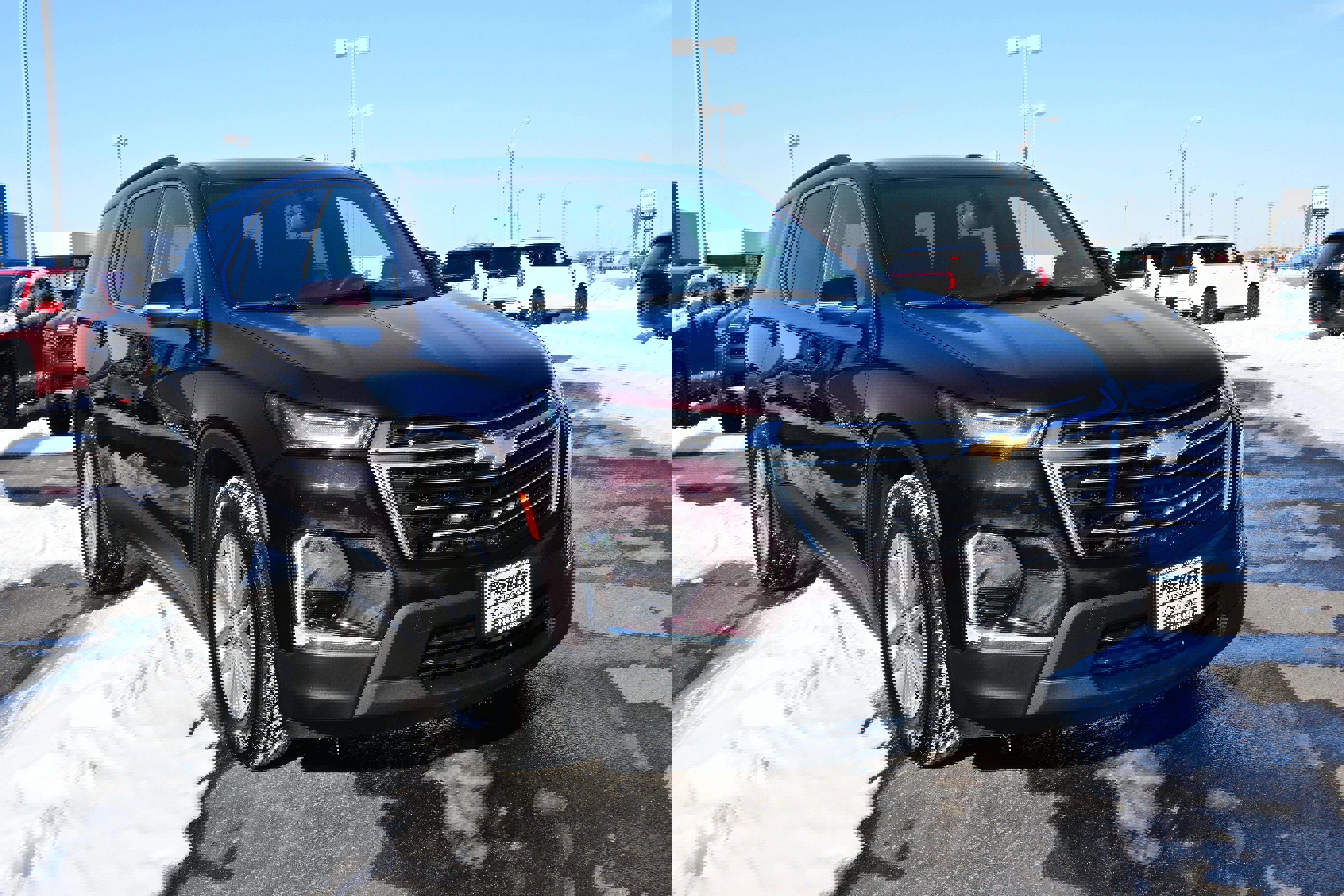 Used 2023 Chevrolet Traverse LT image 2