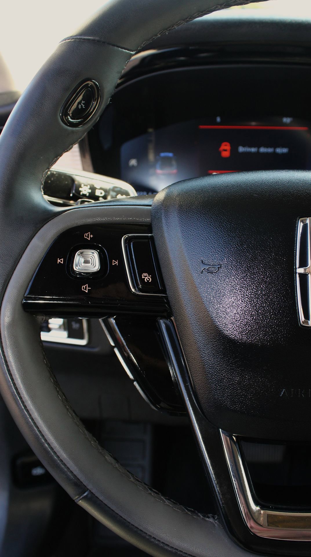 Used 2023 Lincoln Corsair Standard w/ Equipment Group 101A image 24