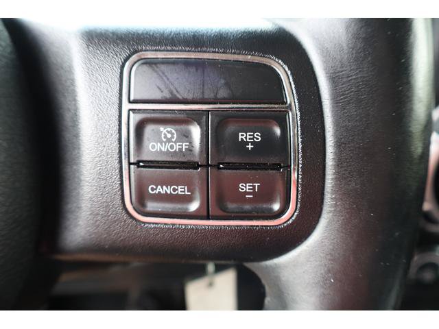 Used 2012 Jeep Wrangler Unlimited Sahara w/ Dual Top Group AWD/4WD image 10