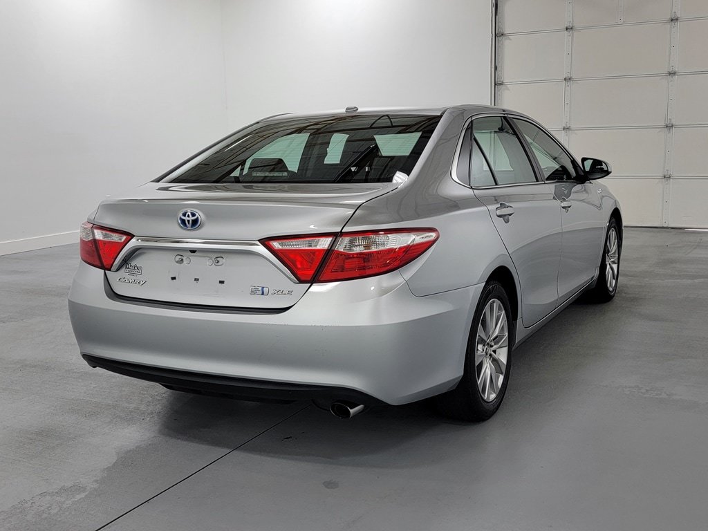 Used 2015 Toyota Camry XLE w/ Moonroof Package FWD image 9